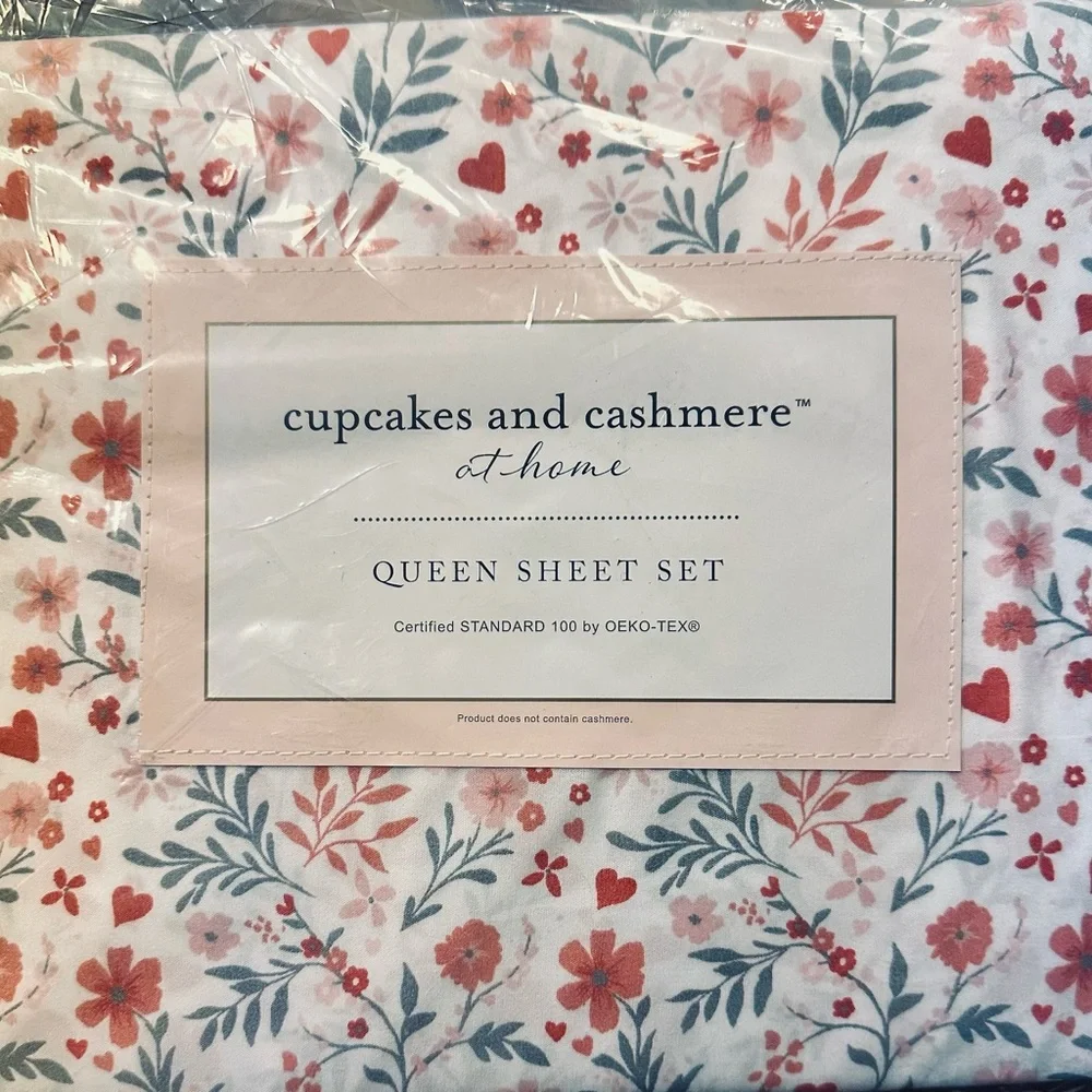 CUPCAKES & CASHMERE Queen Hearts Vines‎ Sheet Set